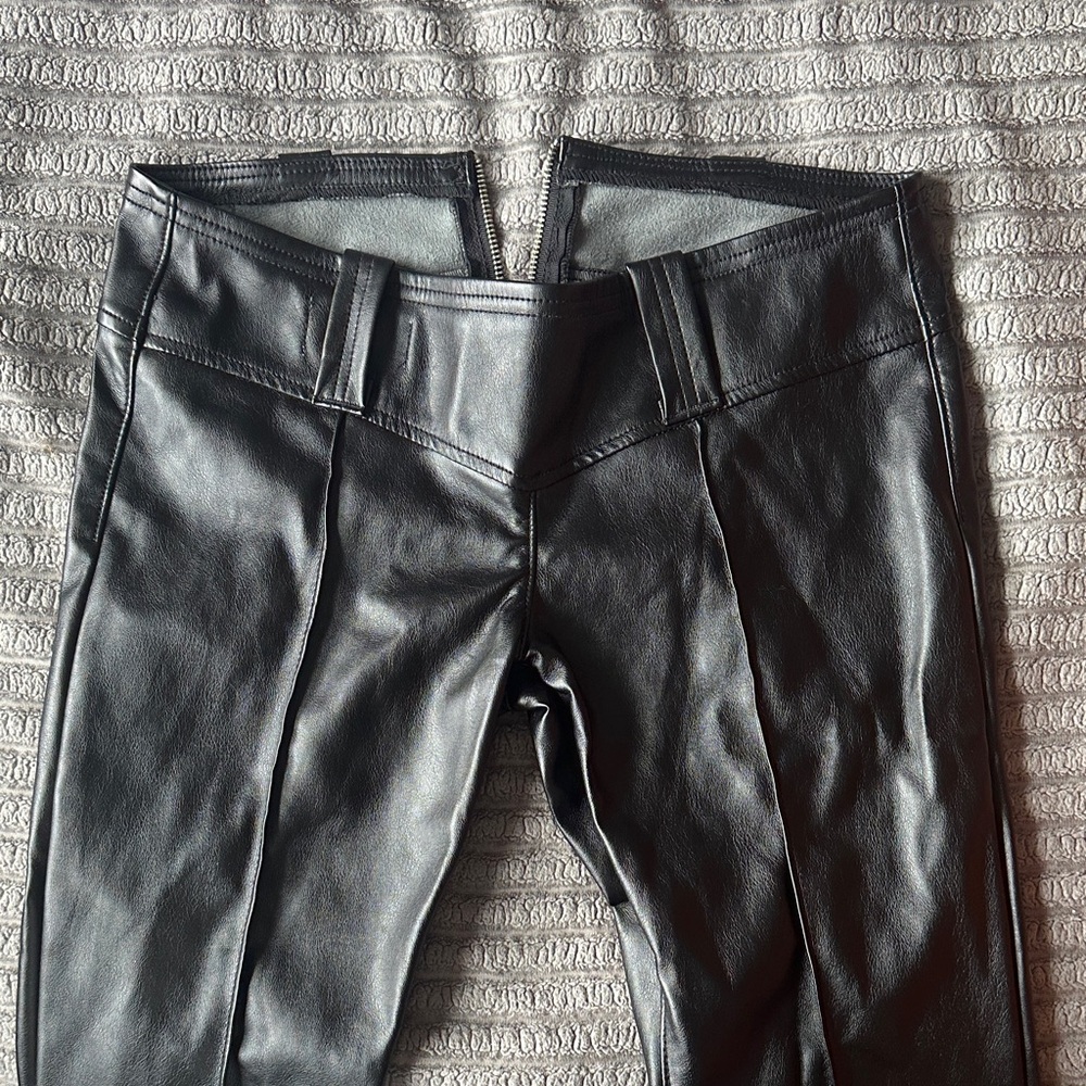 REVICE Black Leather-Style Pants